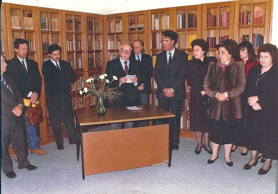 1989 - Εγκαίνια της Βιβλιοθήκης